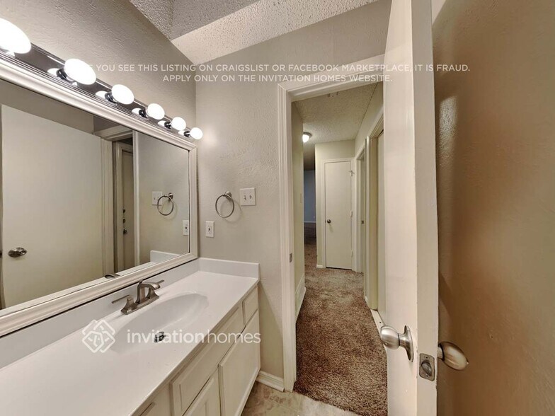 Building Photo - 5521 Safari Trail