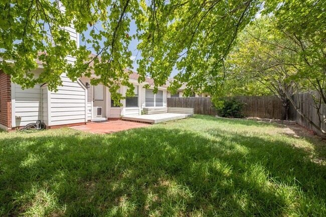 Building Photo - Imagine Coming Home to Comfort, Convenience & Style in North Austin!