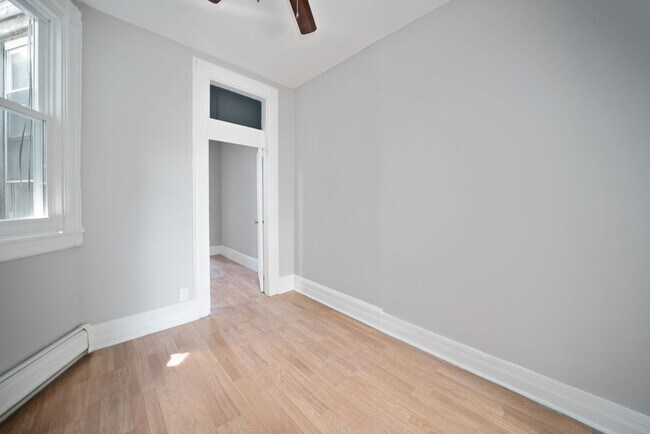 Building Photo - 139 Hopkins Ave
