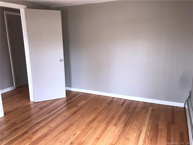 Building Photo - 642 Mixville Rd