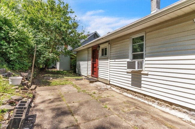 Building Photo - 2 Bed 1 Bath in Rochester, PA