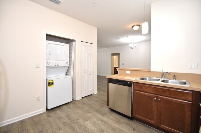 Building Photo - 2211 Golden Lake Loop