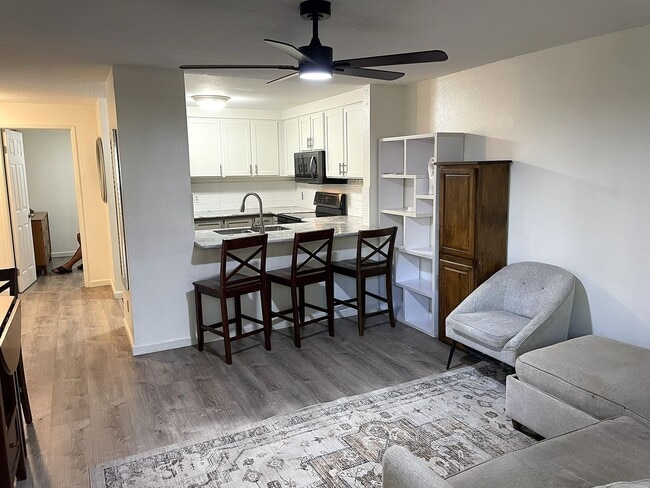 Building Photo - Kihei Shores - Furnished 2 Bed/2Bath Condo - Pool and Hot Tub - 2 Parking Spaces