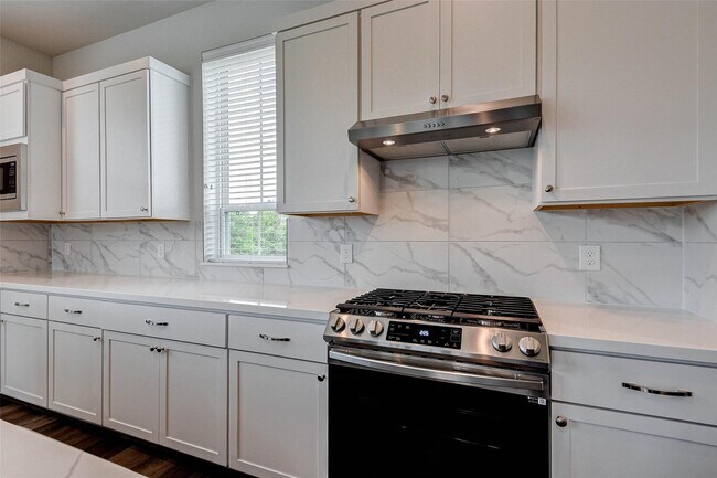 Building Photo - 2710 Grand Fountains Dr