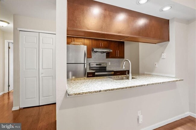 Building Photo - 319 Park Pl Dr