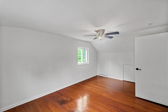 Building Photo - AVAILABLE AUGUST 1ST!! DON'T MISS THIS 3 B...