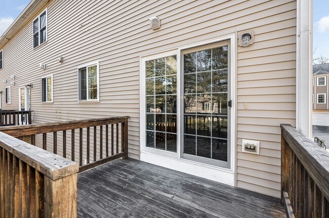 Building Photo - 262 Littleton Rd