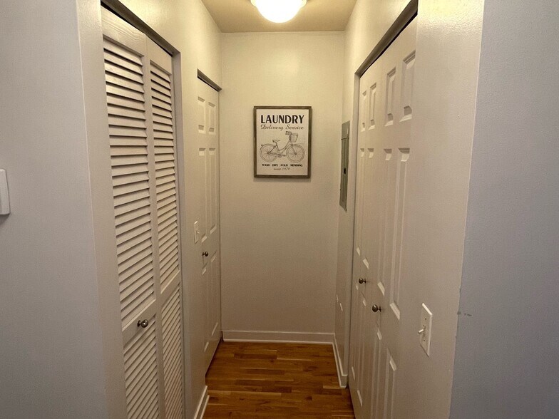 Building Photo - 1155 W Madison St