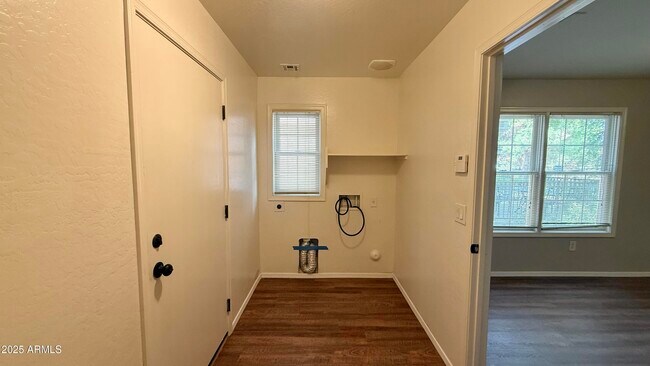 Building Photo - 1632 E Canyon Creek Dr
