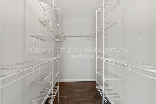 Building Photo - 329 Lamplighter Ln