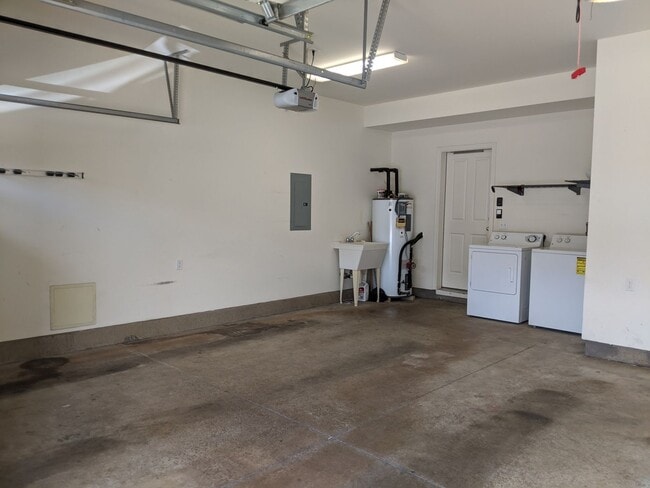 Building Photo - Ewa Beach (Montecito) - Must see!! 4 bedro...