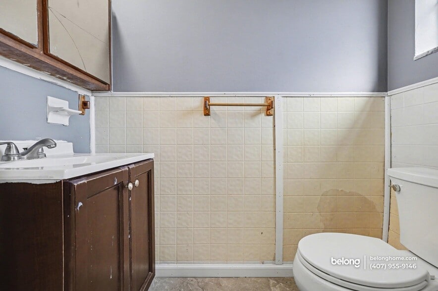 Building Photo - 865 Canada St NE