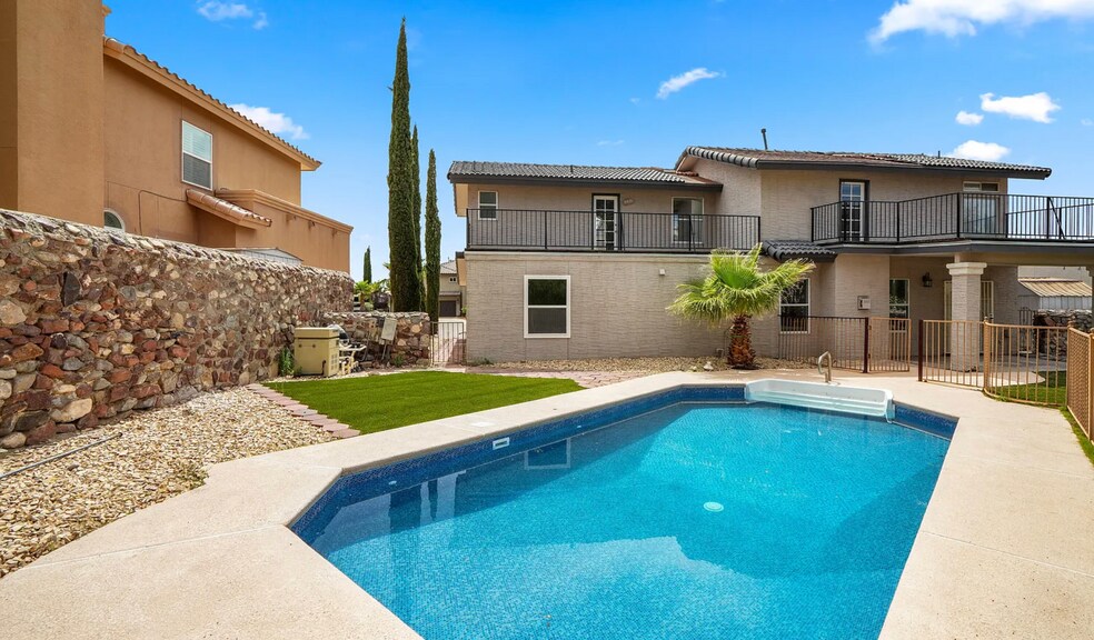 Building Photo - 908 Los Pinos Way