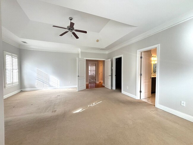 Building Photo - Available 1/15. Beautiful Remodeled 5 BR/4 BA Home in Park West!