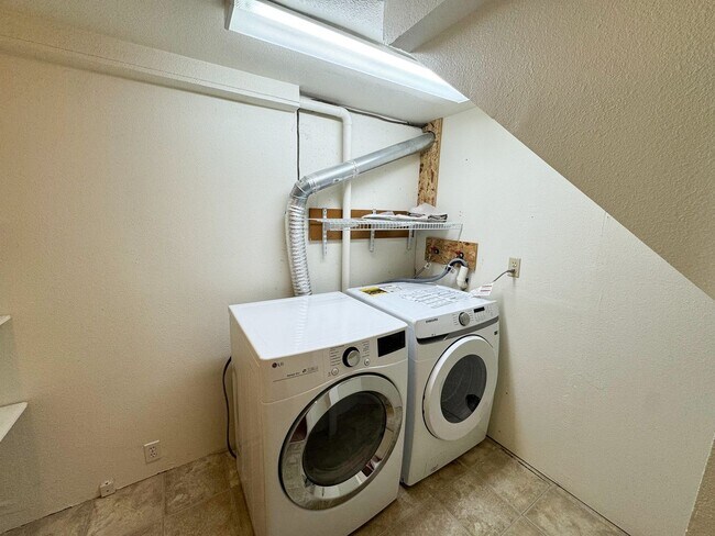 Building Photo - 5 weeks free! Beautiful 3-Bedroom Home in ...