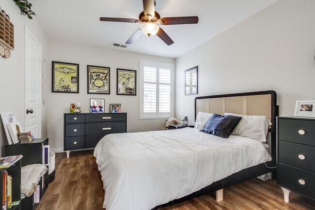 Building Photo - Spacious 3 Bed / 3 Bath Townhome with 2-Car Garage in Gated San Marcos Community