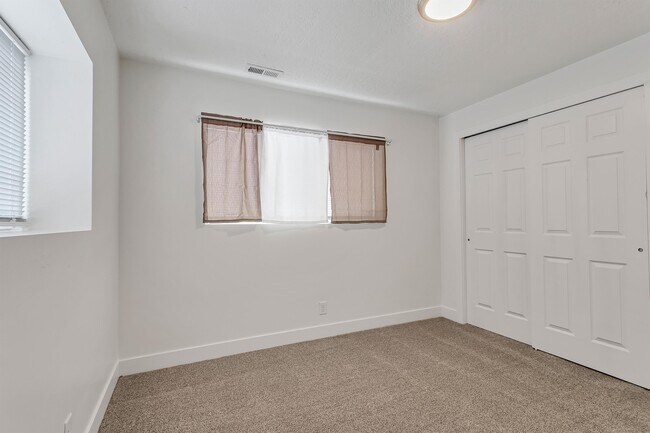 Building Photo - 4866 Gaskill Way