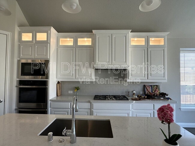 Building Photo - 2222 McMullin Dr