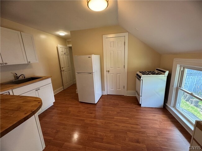 Building Photo - 1714 Valley Dr