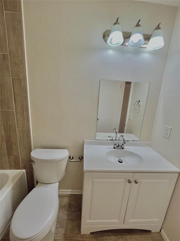 Building Photo - 1008 Acacia Cir