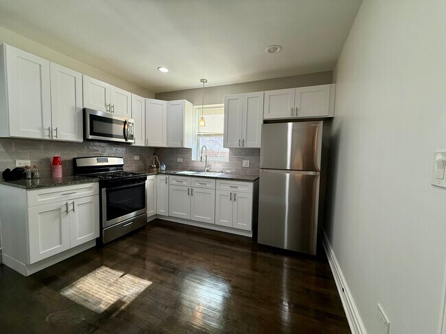 Building Photo - 2118 S 59th Ave