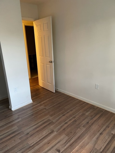 Building Photo - 8000 Jinetes Ct