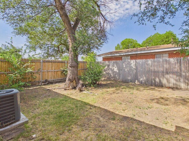 Building Photo - 3010 Westhaven Dr