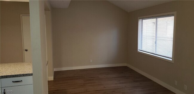 Building Photo - 5136 Golden Ln