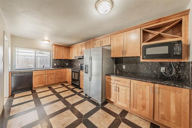 Building Photo - 2912 Charter Oak Dr