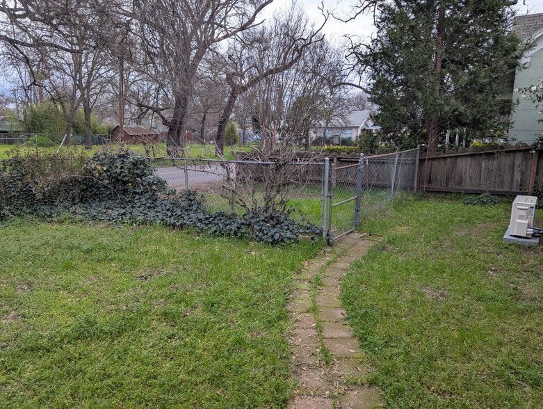 Path to parking - 1334 Boucher St