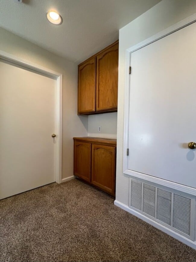 Building Photo - 4200 Buckskin Dr