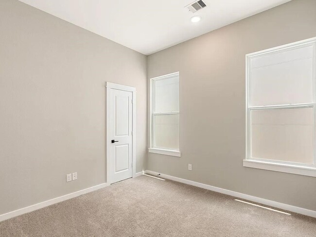 Building Photo - 6712 Parker Oaks Ln