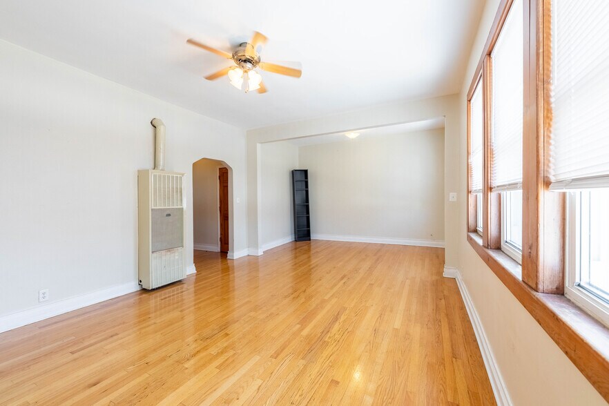 Building Photo - 2058 W 19th St