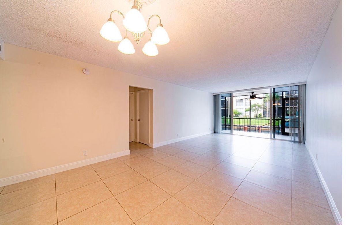 Building Photo - 6 Royal Palm Way