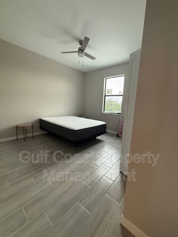 Building Photo - 2609 NE 5th Pl