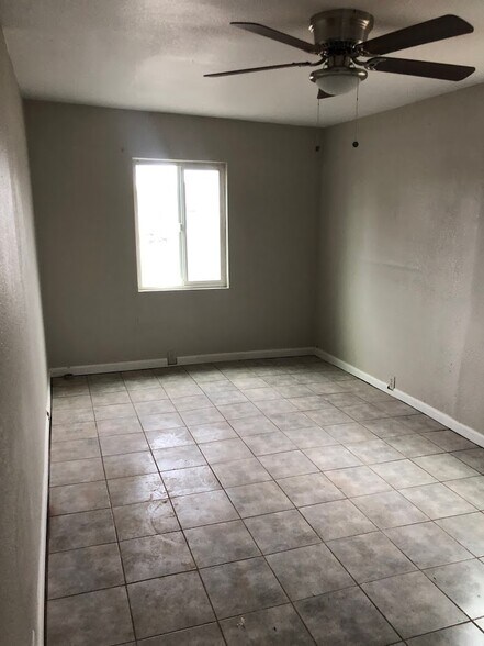 Building Photo - 4828 S 35th Dr