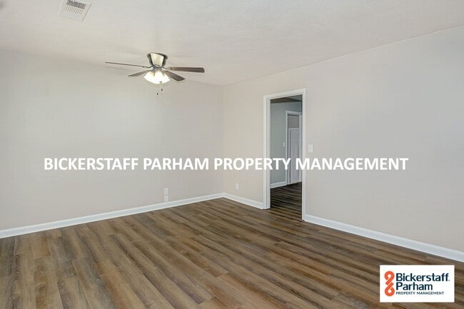 Building Photo - Welcome to this charming 3-bedroom, 1-bath...