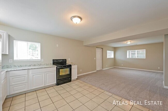 Building Photo - 4650 Vine St