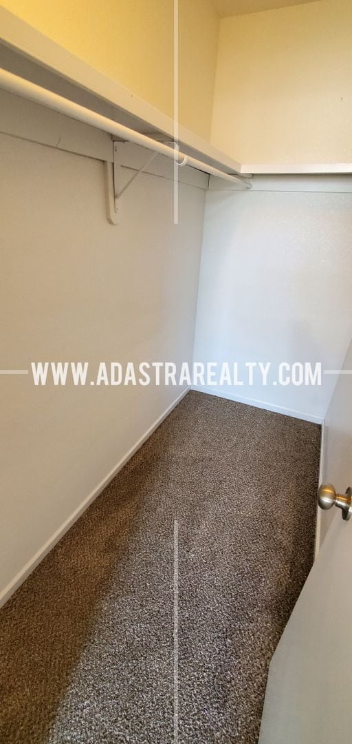 Building Photo - Spacious Basehor Townhome-Available NOW!!