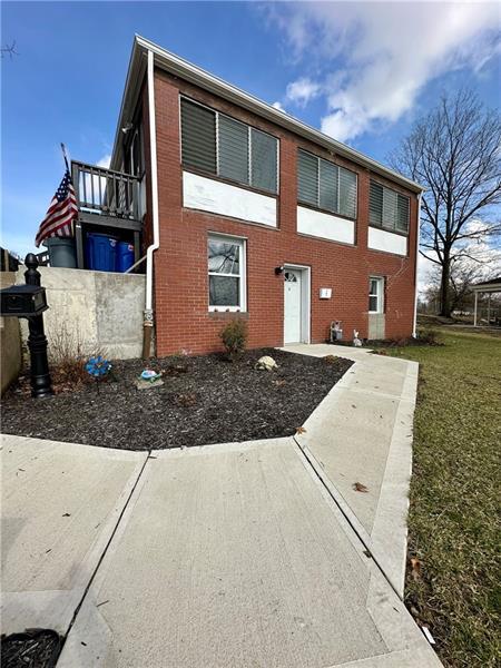 Building Photo - 1668 Obey St