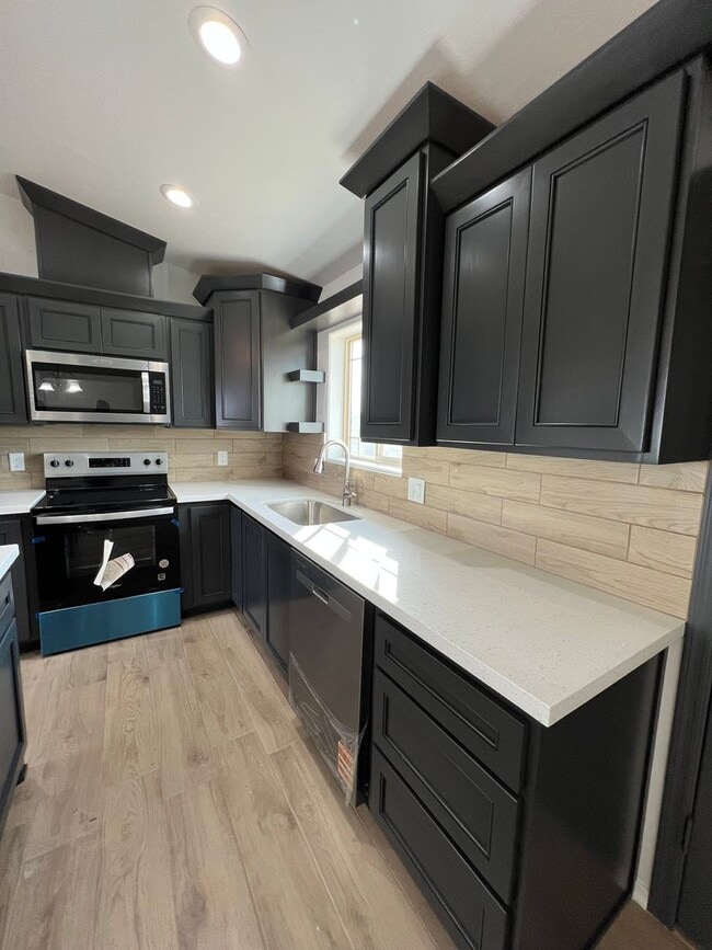 Building Photo - NEWER 3 BEDROOM HOME!