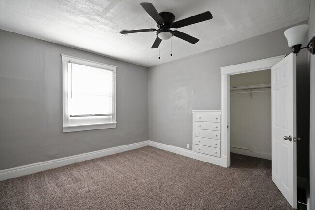 Building Photo - Charming 2 Bed, 1 Bath Rental Home in Kans...