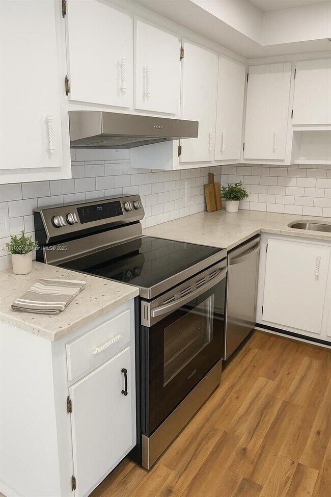 Building Photo - 227 Castlewood Dr