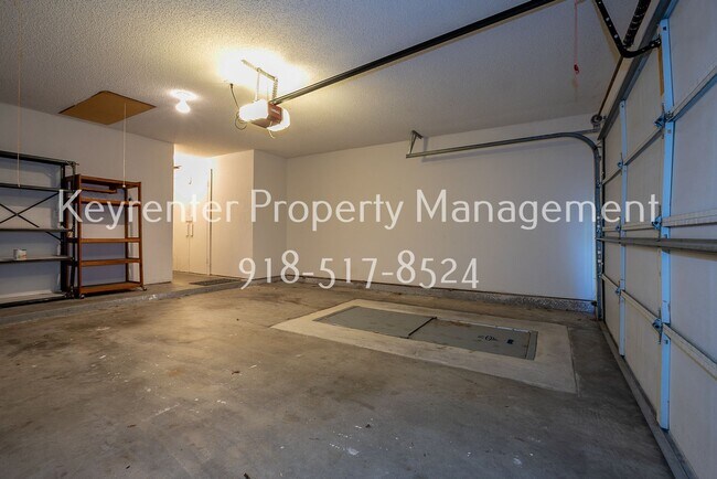 Building Photo - Charming 3 bedroom home with cozy fireplace and 2 car garage!! Price drop!