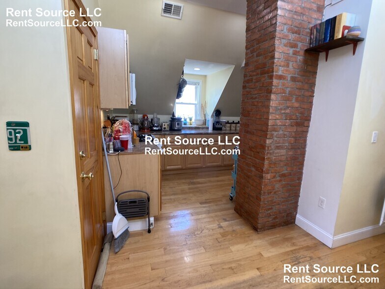 Building Photo - 20 Radcliffe Rd