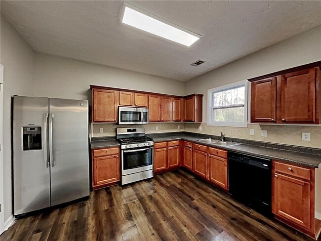 Building Photo - 365 Laurelton Cir