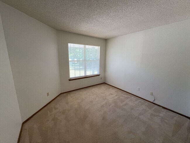 Building Photo - 2019 Dickens Dr