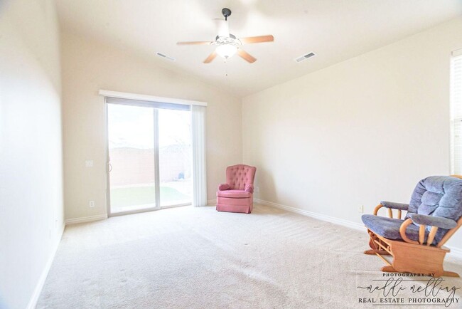 Building Photo - Crescent Heights Home: 55+ Community