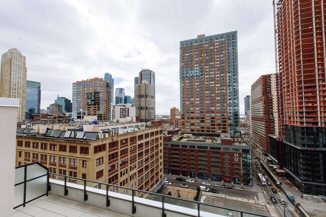 Building Photo - 160 1st St