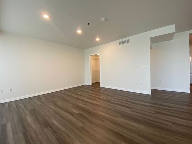 Building Photo - $2,575 | 1 Bedroom, 2 Bathroom Condo | Pet Friendly* | Available for Immediate move-in!